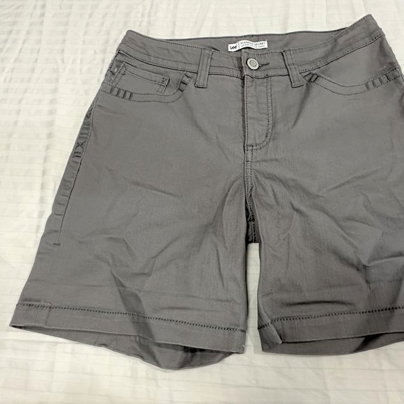 ๐ผ LEE SLENDER SECRET WOMENS JEANS SHORTS SIZE 10 ๐ผ - Picture 2 of 9